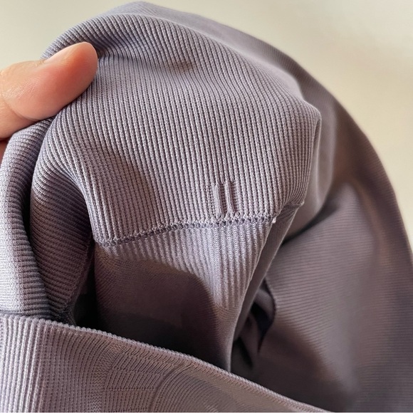 Gymshark Seamless Cropped Leggings with Cut Out Design - Picture 4 of 4